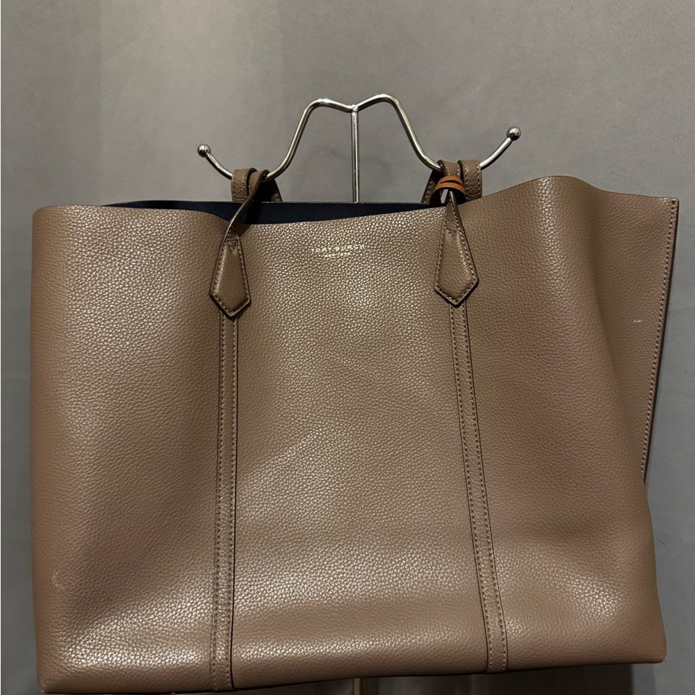 Tory Burch Tote Clam Shell